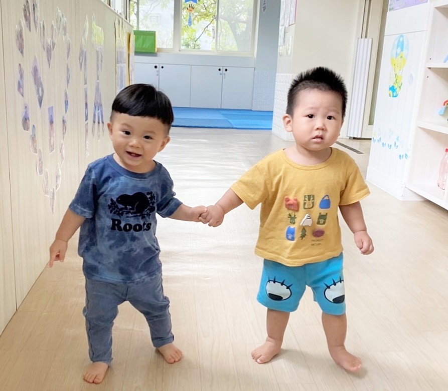 手牽手，好朋友